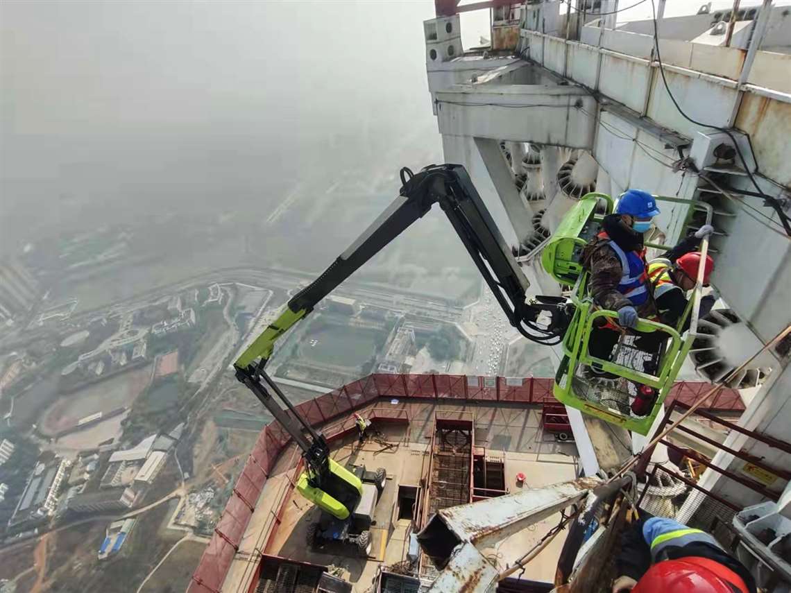 The ZA20JE atop The Greenland Shufeng 468 skyscraper