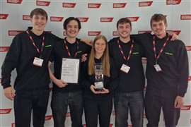 Niftylift – die Mitglieder von Elevation Nation – feiern ihren AAC-Sieg