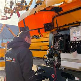 Technician Haulotte Service Haulotte Aprilia 