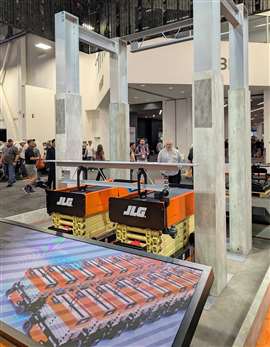 JLG - leader follower scissor
