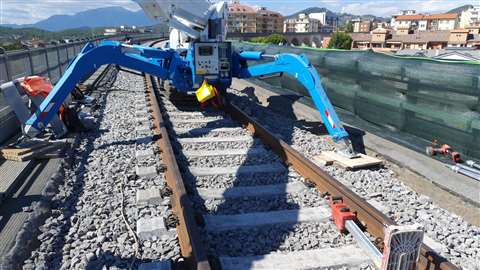 Palazzani spider lift bridges the narrow tracks.