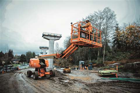 JLG’s 670SJ at the Lynnwood Link L300 project.