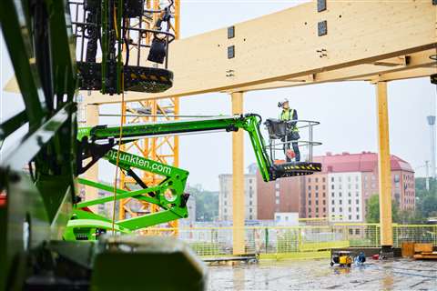 pair of Niftylift boom lifts owned by Kranpunkten.