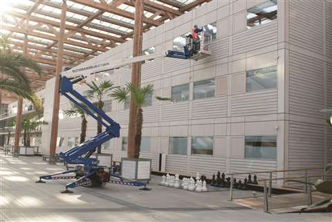 BLUELIFT_SA16_Hybrid_Gebauedereinigung