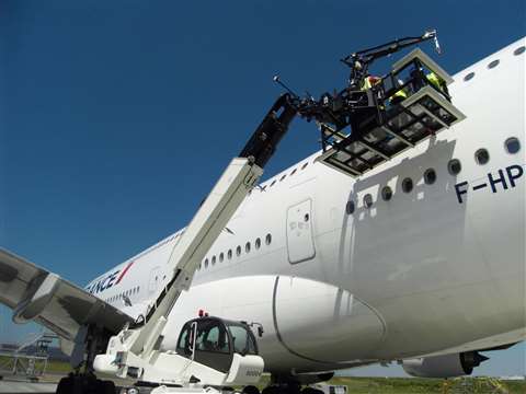 Designed for work on aircraft, this specialist platform basket is equipped with ultrasonic sensors.