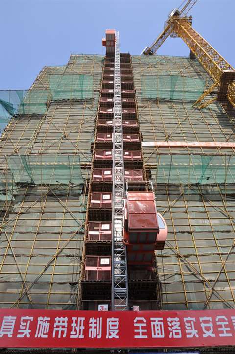 Alimak dual-car passenger and material hoists were used at the Huangdu #3 residential construction p