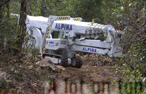 Many spiders, such as this Worldlift FS 420C of rental company Alpina, look like a mountain of machi